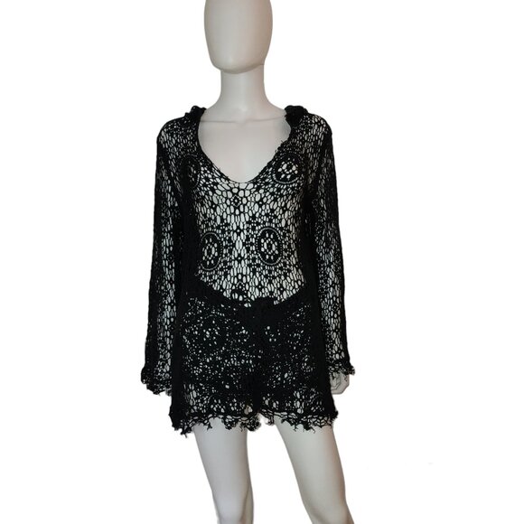 Nightcap by Carisa Rene Crochet Swim Cover Up Set with Shorts - Picture 1 of 10